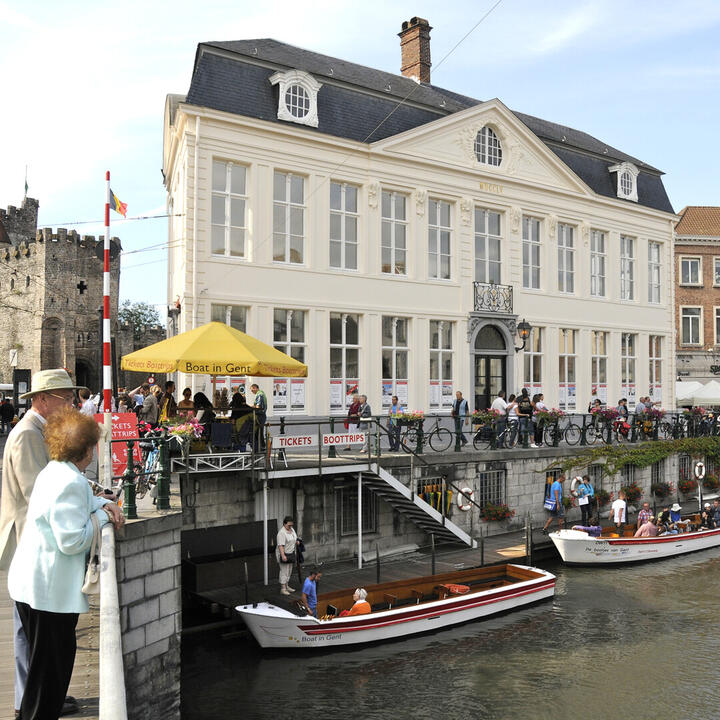 Aanlegsteiger Boat in Gent