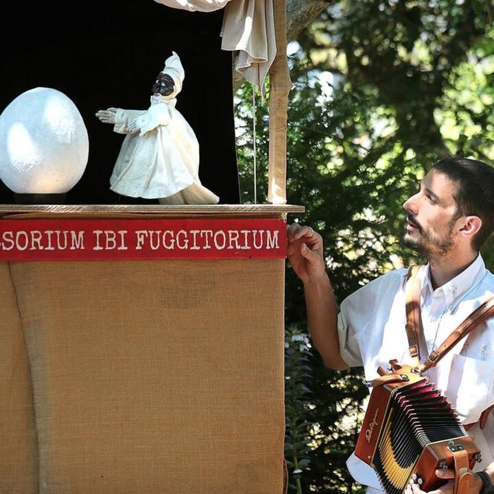 Compagnia Ueueuè - Pulcinella : if I had an egg