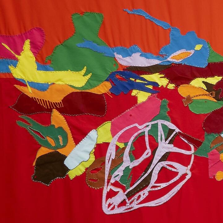 detail textielwerk uit de tentoonstelling