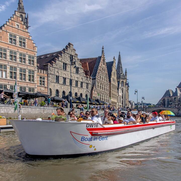 Hop on hop off watertram