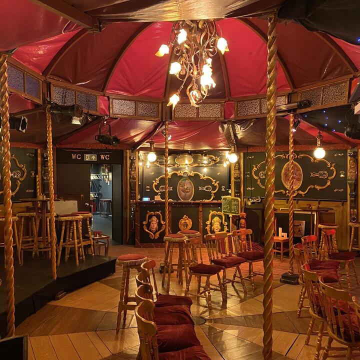 Spiegeltent met Magic Bar
