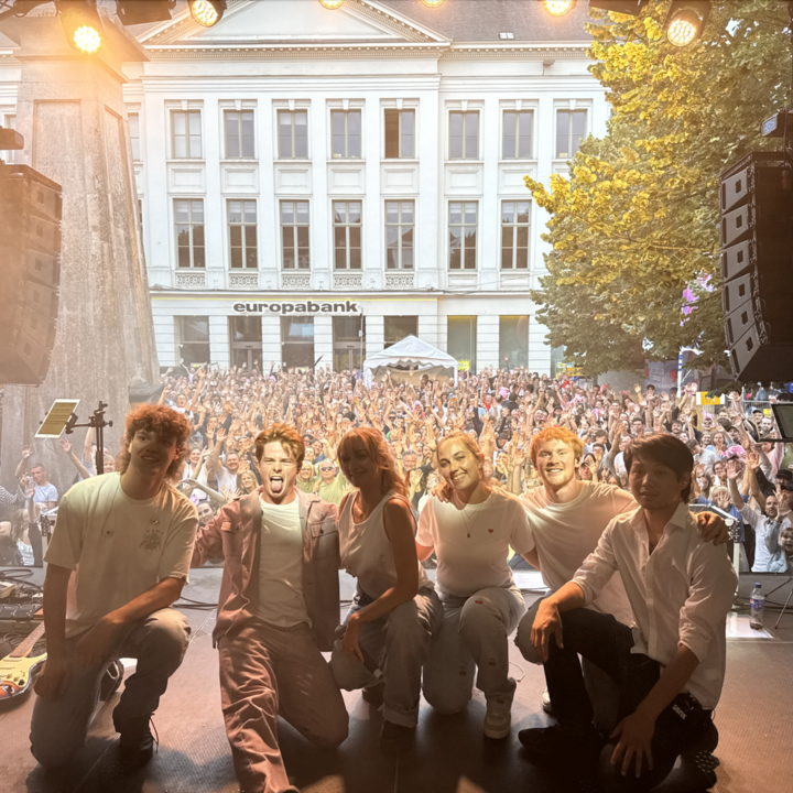 6 jongeren