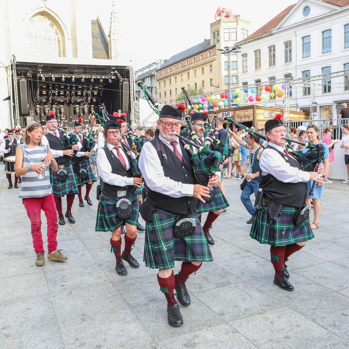 Flemish Caledonian Pipes & Drums Clan MacKenzie