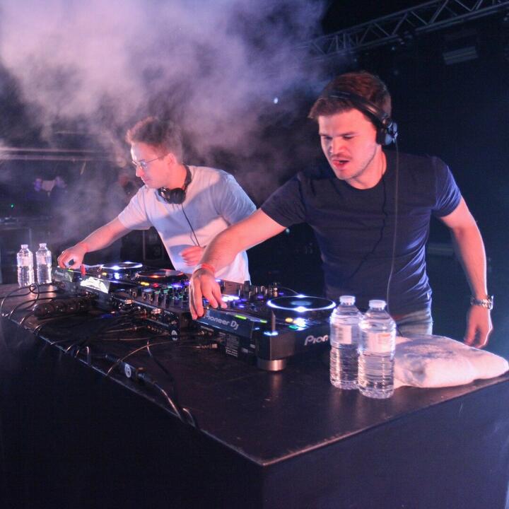 THOMASSIVE & GIVANSCHI