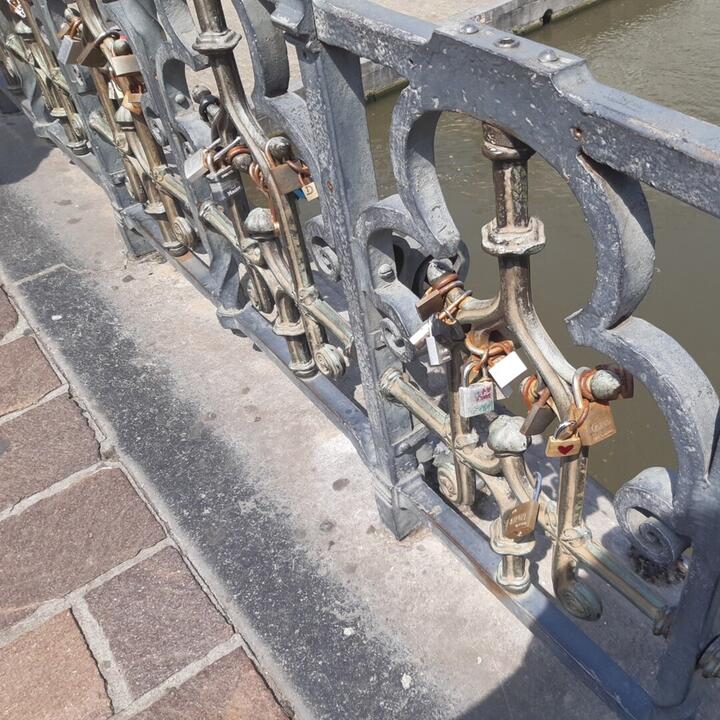 liefdesslotjes op Sint-Michielsbrug