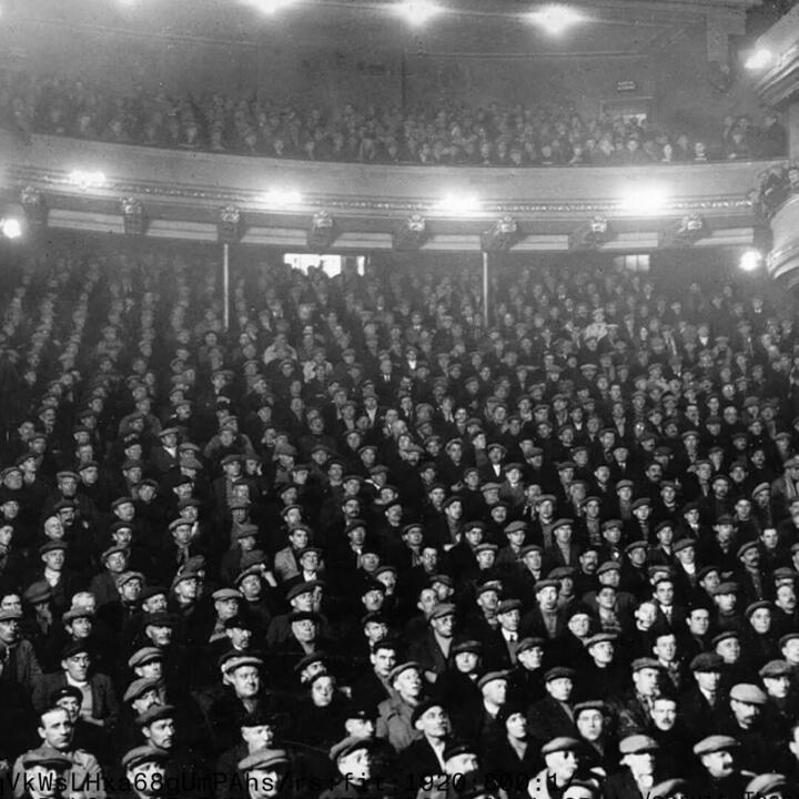 Een volle zaal in de Vooruit