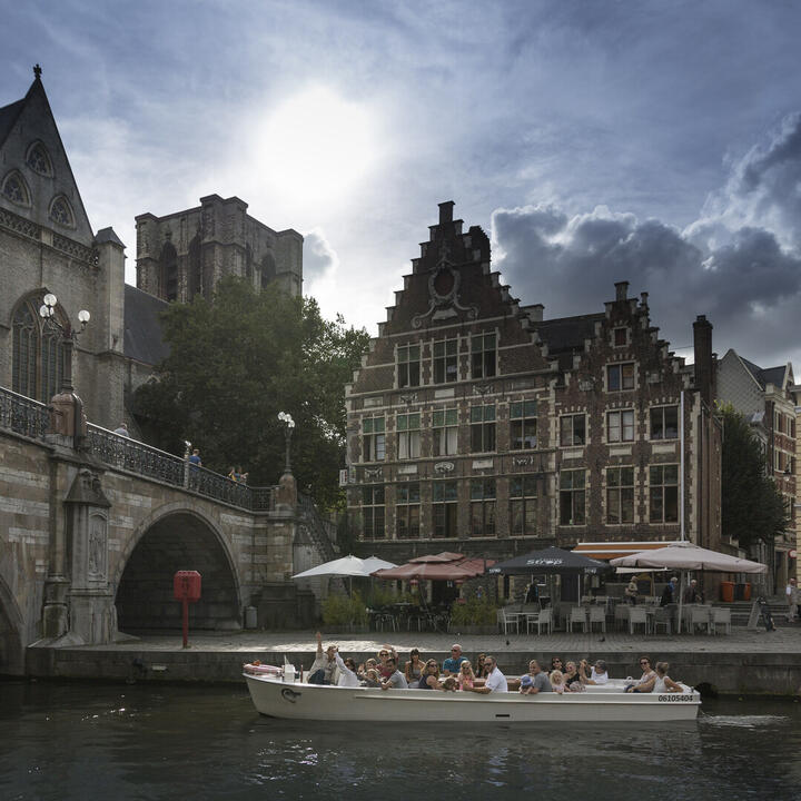 Gegidste rondvaart op het water