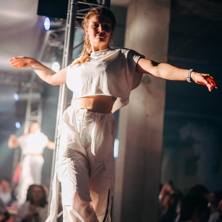 laura