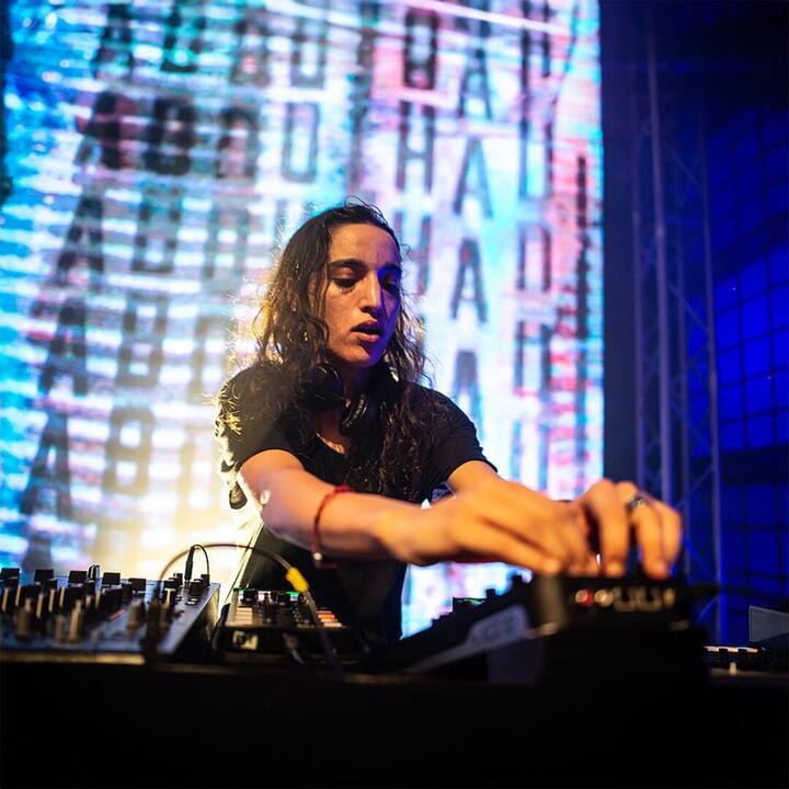 DJ