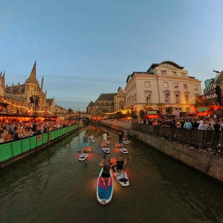 SUP in Gent Gentse Feesten SUP Tours : Avond SUP Tour met verlichte SUPs: 20.00 - 22.00